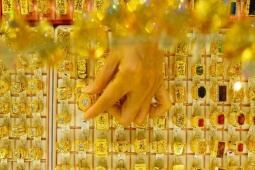 Kinh doanh - Kinh tế 24h: Mỗi lượng vàng giảm hơn một triệu đồng