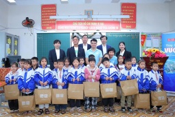 UNIQLO đồng hành cùng Quỹ Hy Vọng hỗ trợ đồng bào vùng lũ lụt