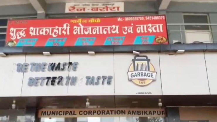 Cà phê "Rác" ở Ấn Độ: Khách nhặt rác sẽ được ăn miễn phí - 1