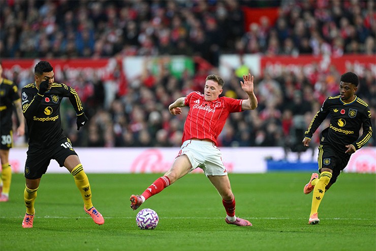 Quỷ đỏ có lợi thế khi Elliot Anderson "rất muốn" được chuyển đến Old Trafford