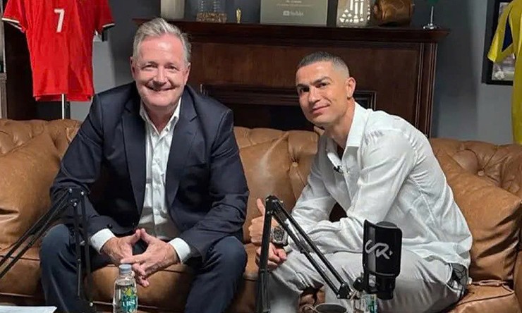  Piers Morgan và Ronaldo trong cuộc trò chuyện