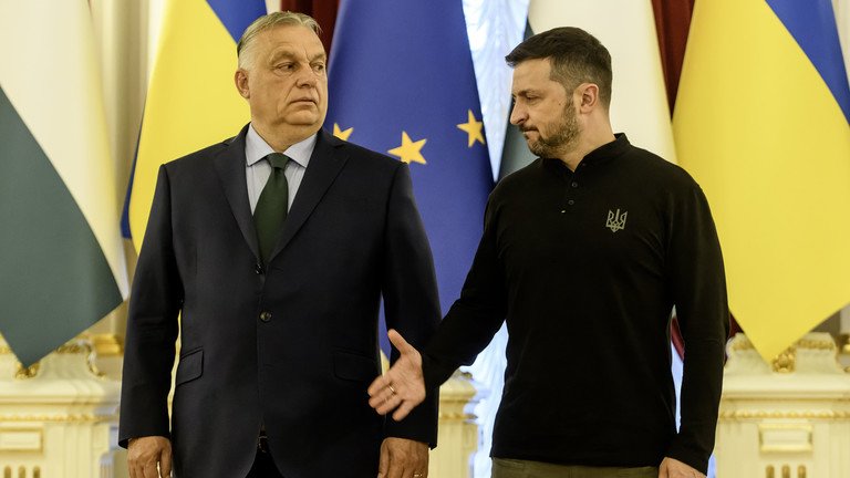 Thủ tướng Hungary Viktor Orban và Tổng thống Ukraine Zelensky trong một cuộc gặp (ảnh: RT)