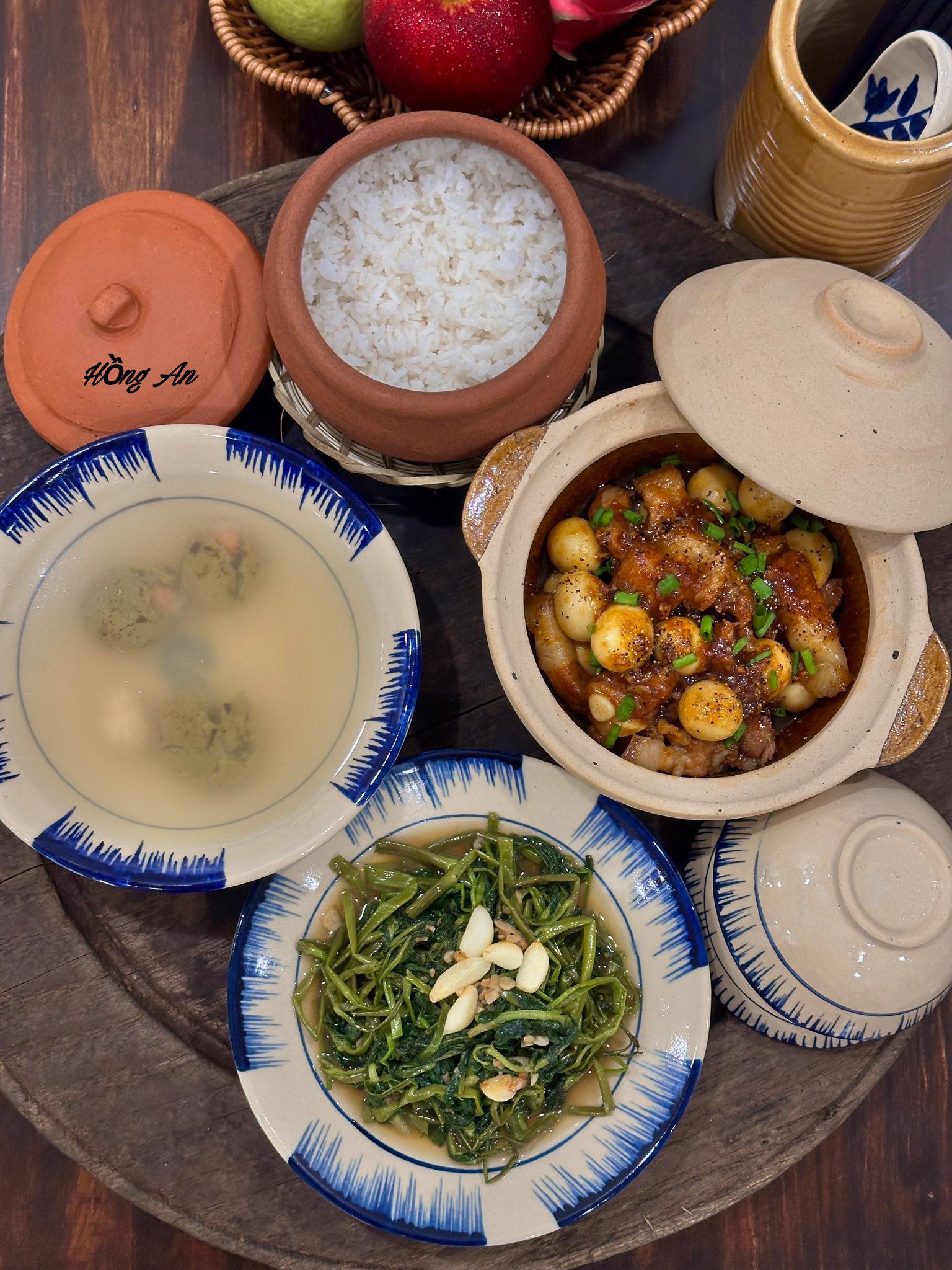 Canh rau muống - Rau muống xào - Thịt kho tàu