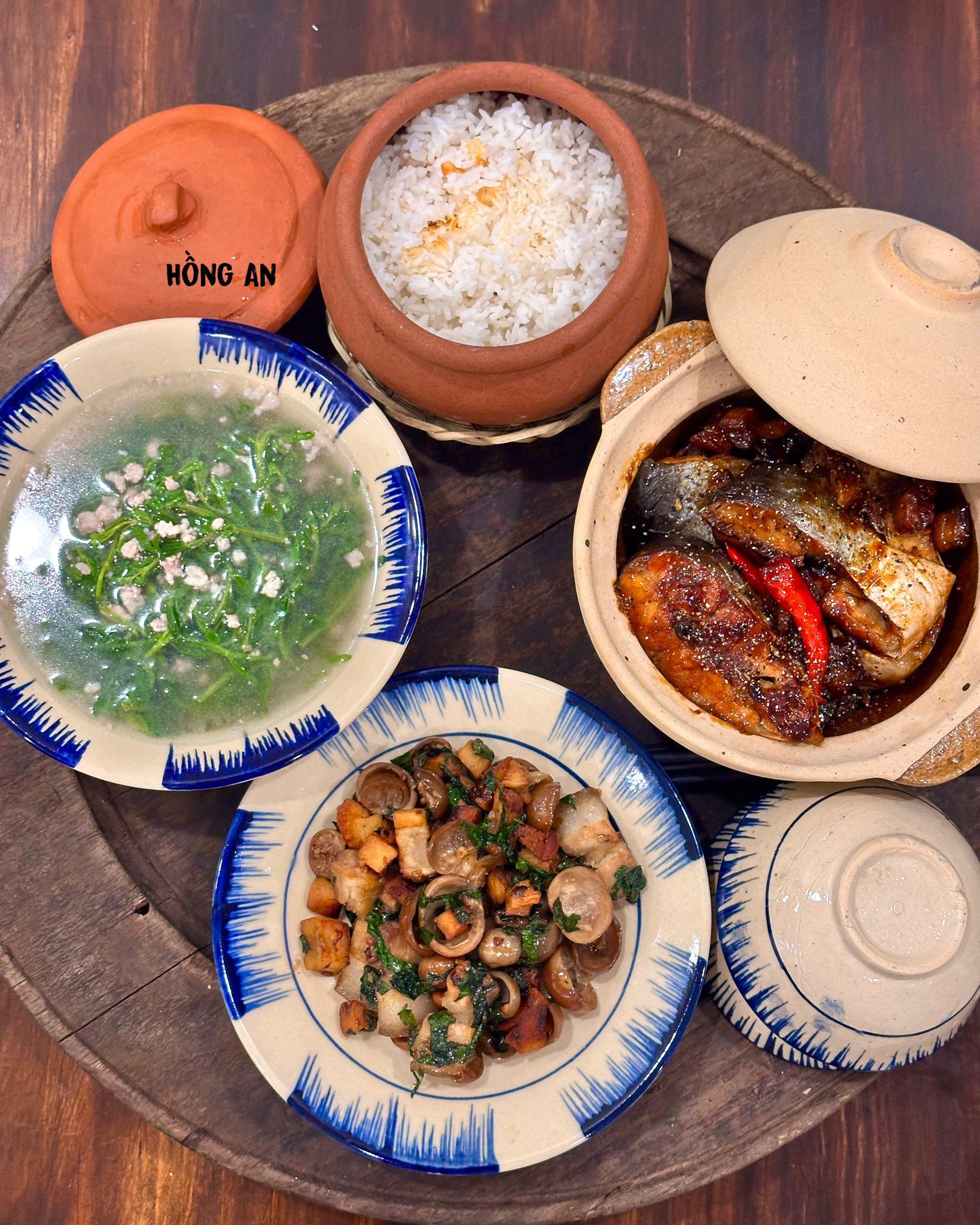 Canh rau đắng - Cá kho - Tóp mỡ xào cà