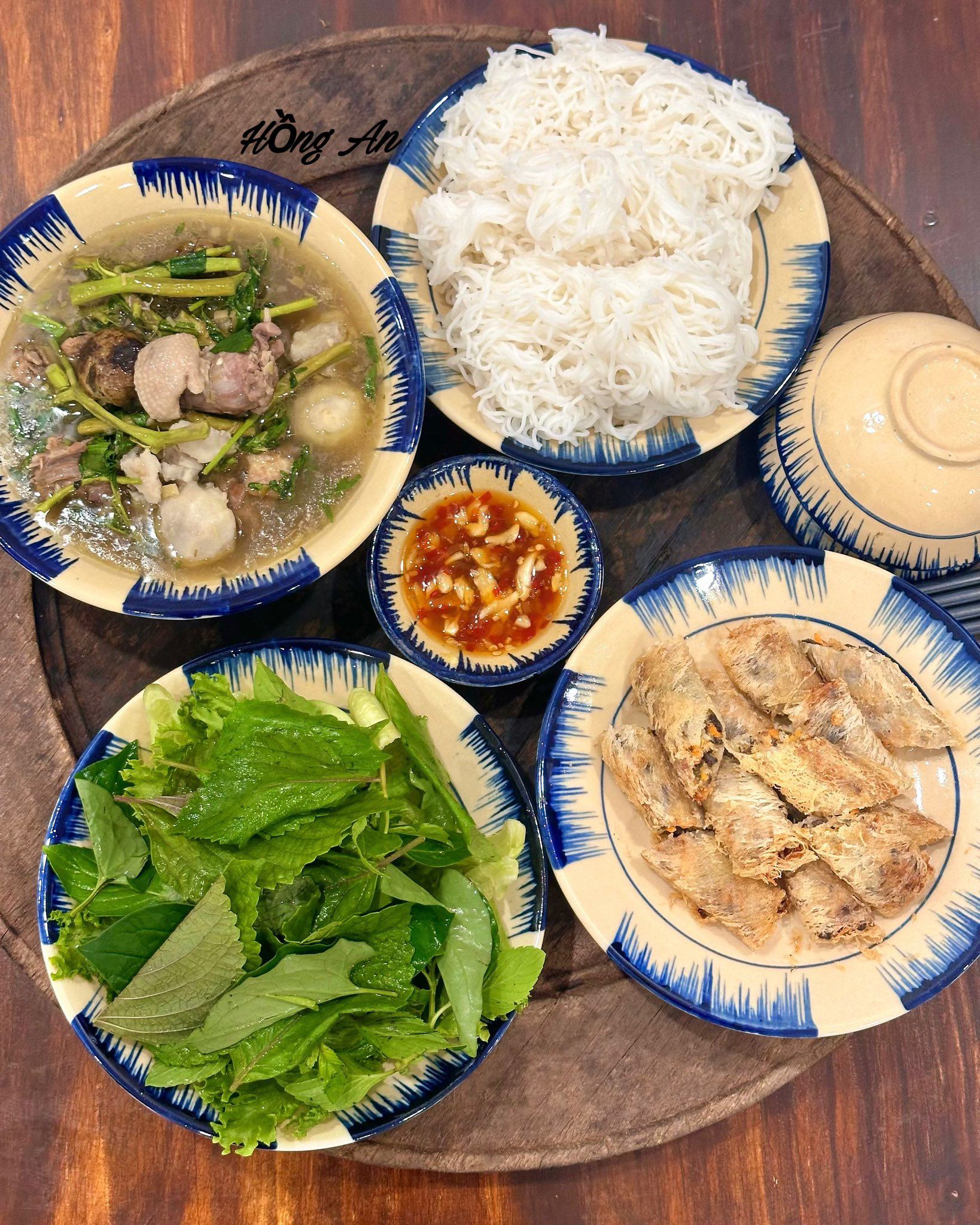 Bún vịt om sấu - Nem rán