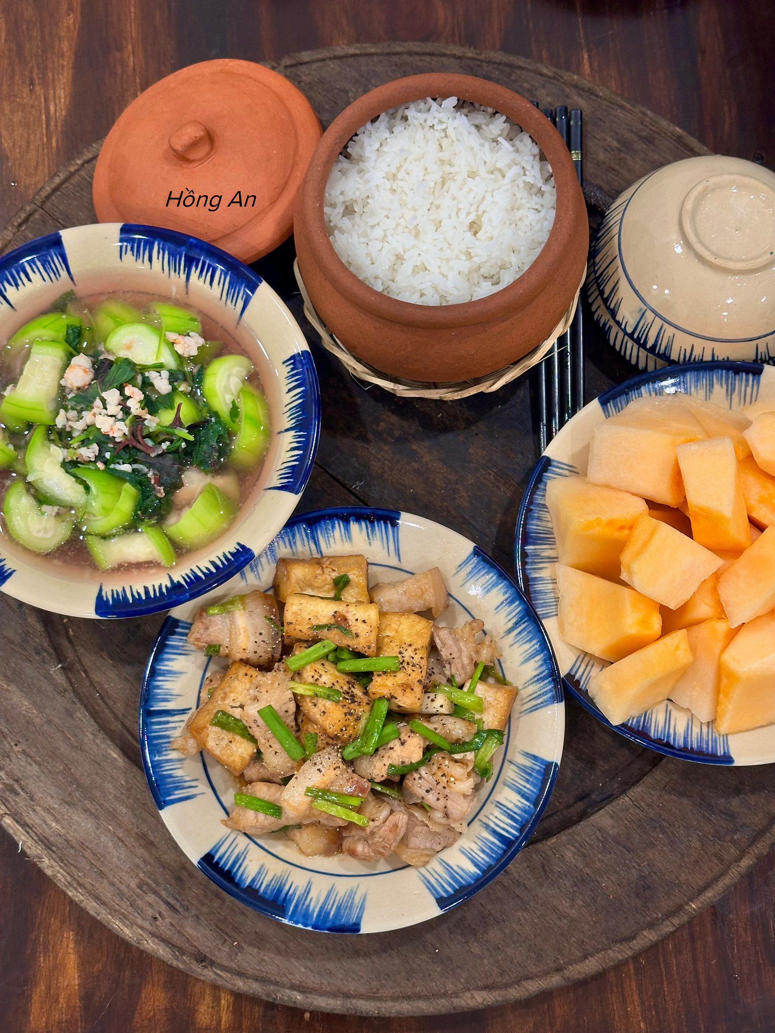 Canh mướp tôm - Thịt rang đậu - Dưa vàng