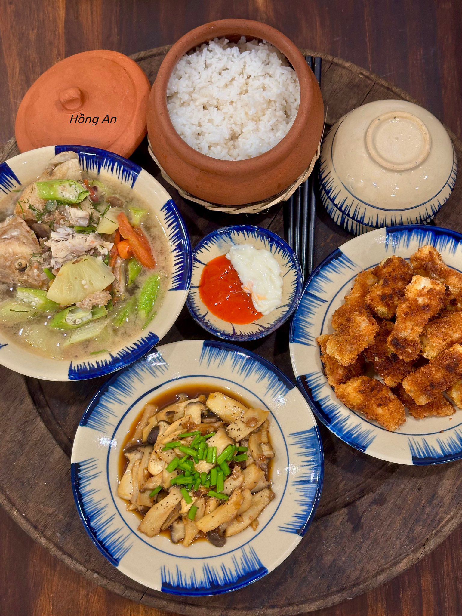 Canh cá nấu chua - Nấm rim tiêu - Cá rán tẩm bột chiên