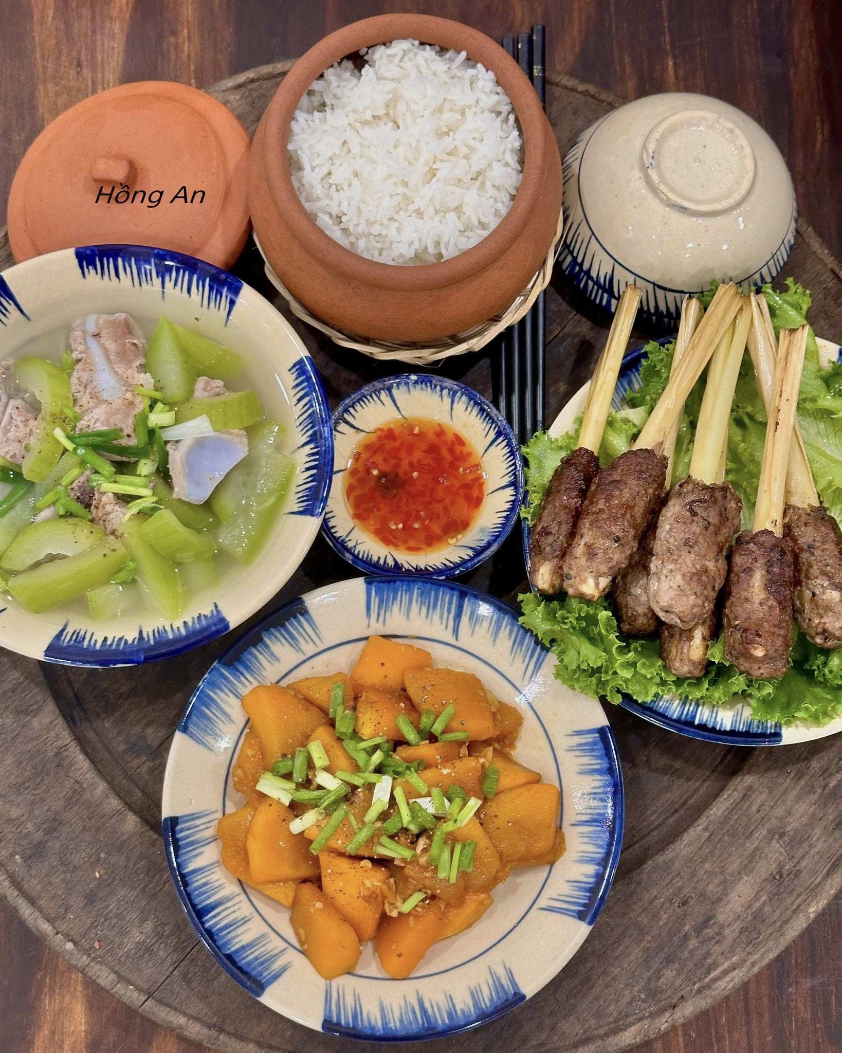 Canh bí sườn - Bí đỏ xào - Chả bò