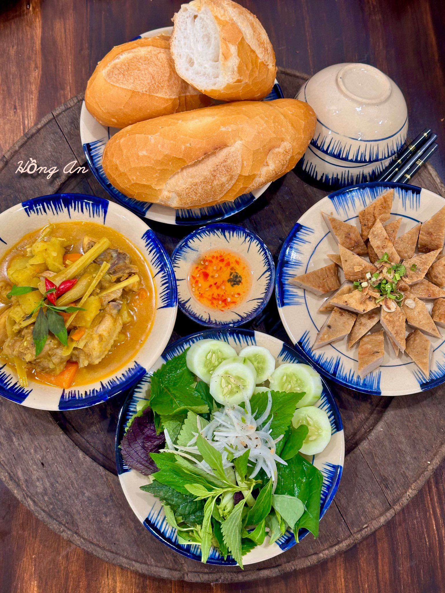 Cà ri gà ăn kèm bánh mì - Chả cá