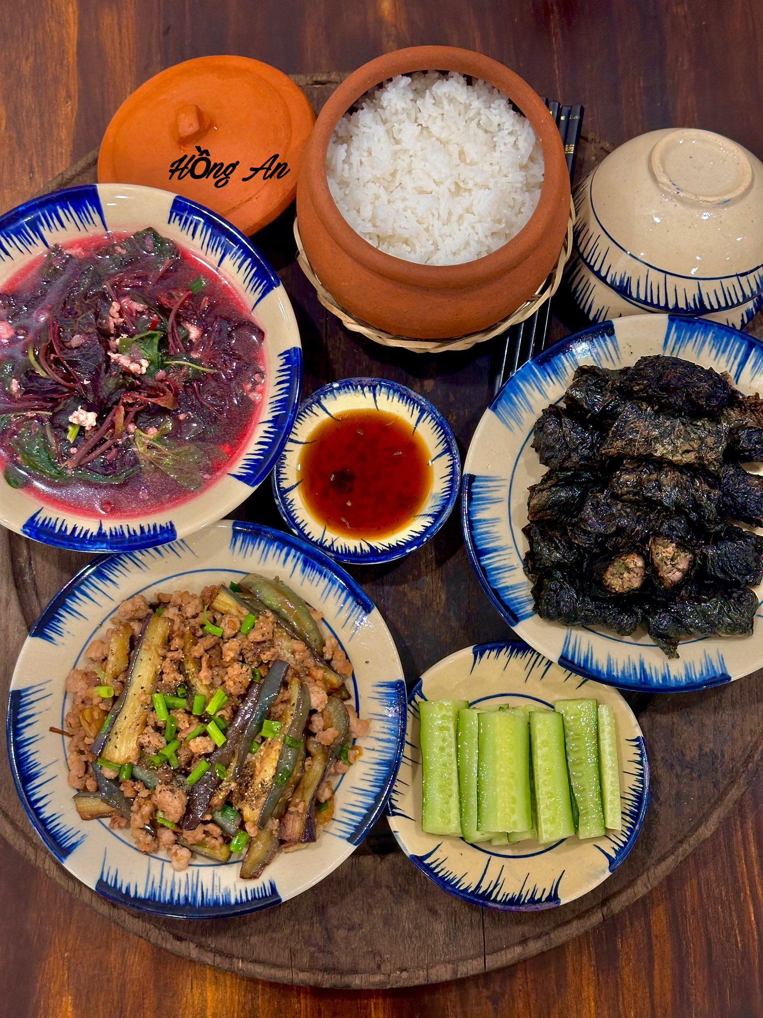 Canh rau dền - Cà tím xào thịt - Chả bò lá lốt