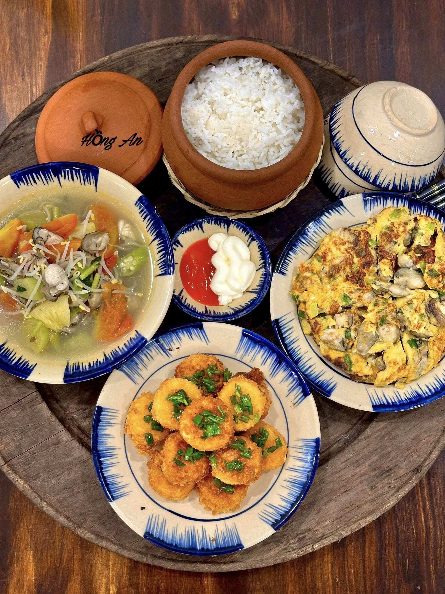 Canh hàu nấu chua - Trứng rán hàu - Đậu non chiên tẩm hành