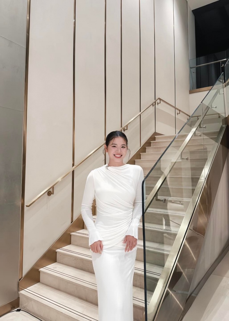 Ánh Viên khiến nhiều người bất ngờ với nhan sắc ngày càng rạng rỡ, mềm mại và nữ tính.