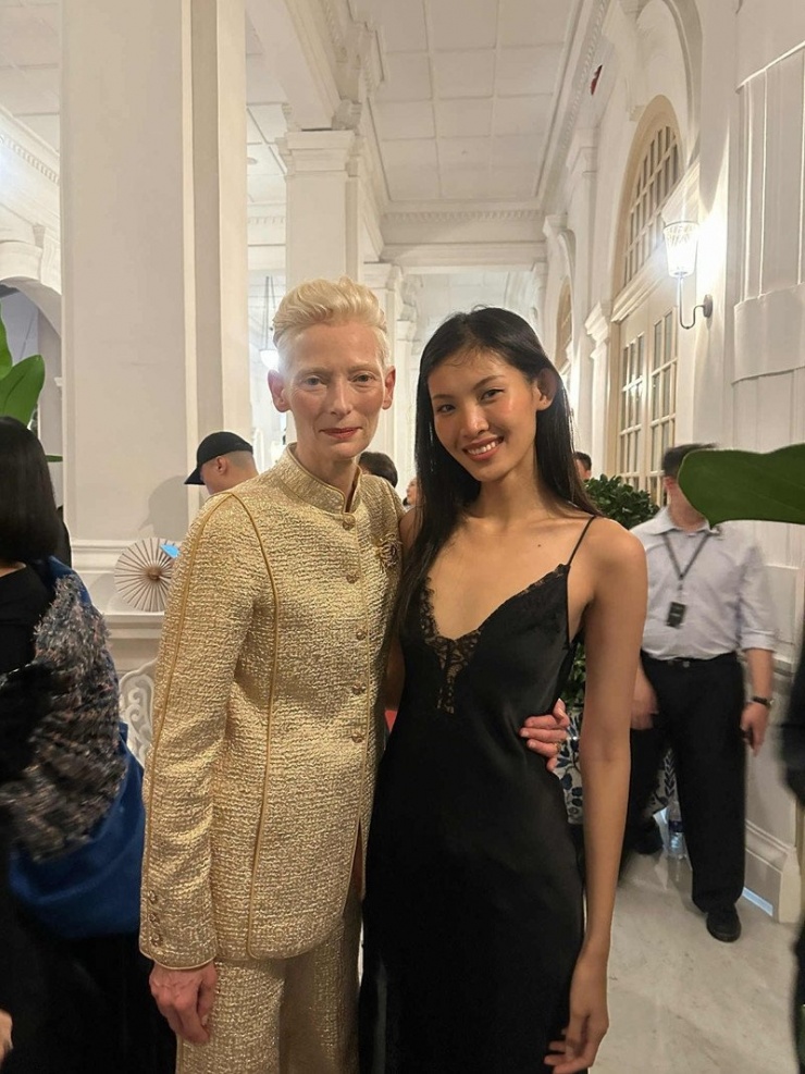 Quán quân The Face Huỳnh Tú Anh làm nên lịch sử khi trở thành người mẫu Việt đầu tiên trình diễn cho Chanel tại Singapore.