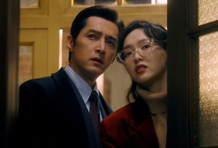 Phồn hoa - tác phẩm truyền hình đầu tiên của Vương Gia Vệ - gây tranh cãi với scandal ăn cắp bản quyền kịch bản.