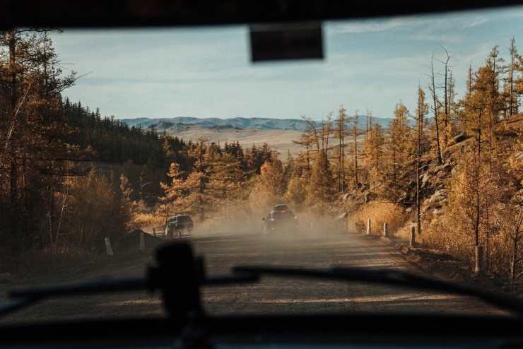 Những đoạn đường đất bụi mù, nhiều ổ gà lởm chởm