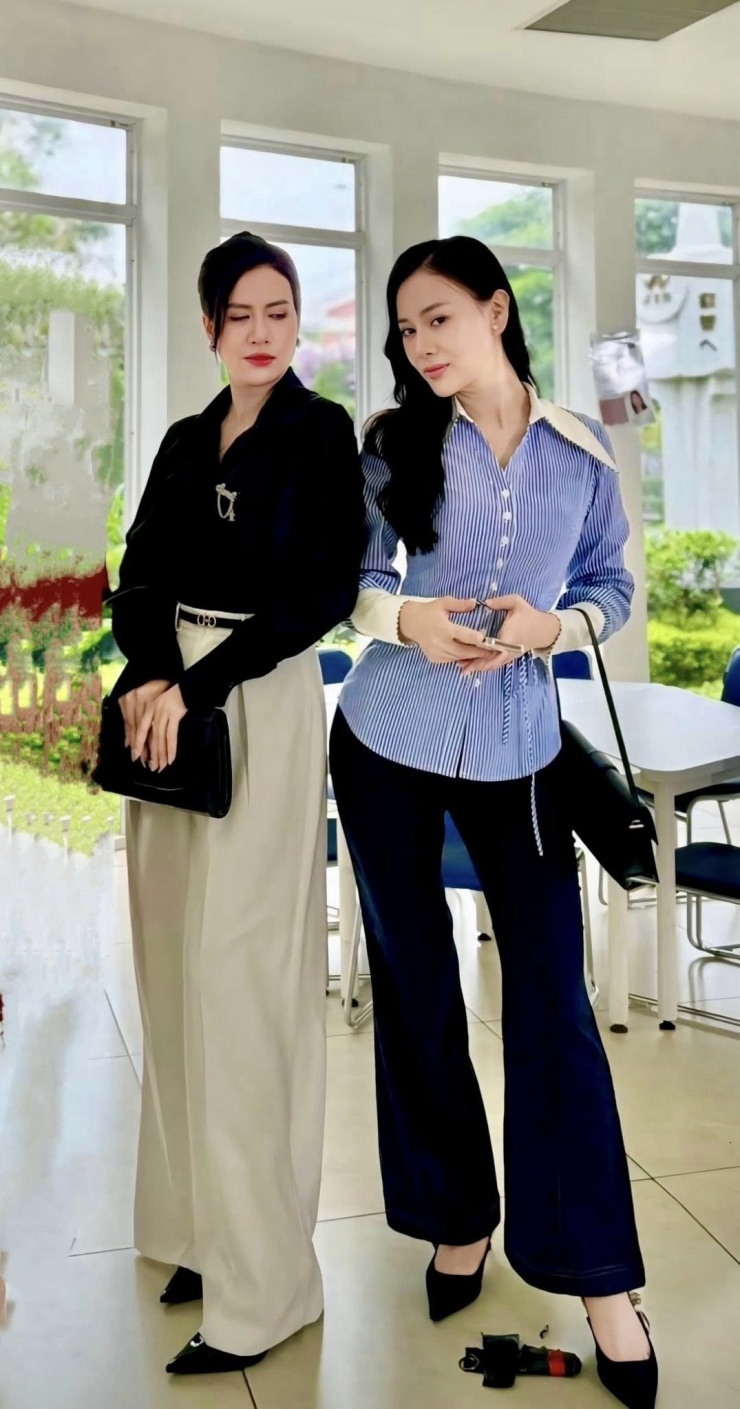 Phương Oanh và Trúc Mai ở hậu trường phim "Gió ngang khoảng trời xanh". Ảnh: NVCC