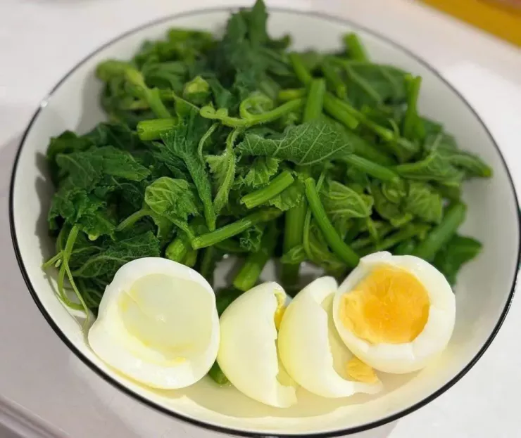 Lòng trắng trứng ít chất béo hơn. Ảnh: PHƯƠNG LÊ.