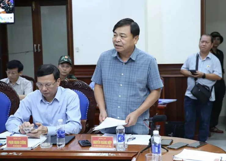 Thứ trưởng Bộ Nông nghiệp và Môi trường Nguyễn Hoàng Hiệp cung cấp thông tin cập nhật về tình hình bão. Ảnh: MINH KHÔI