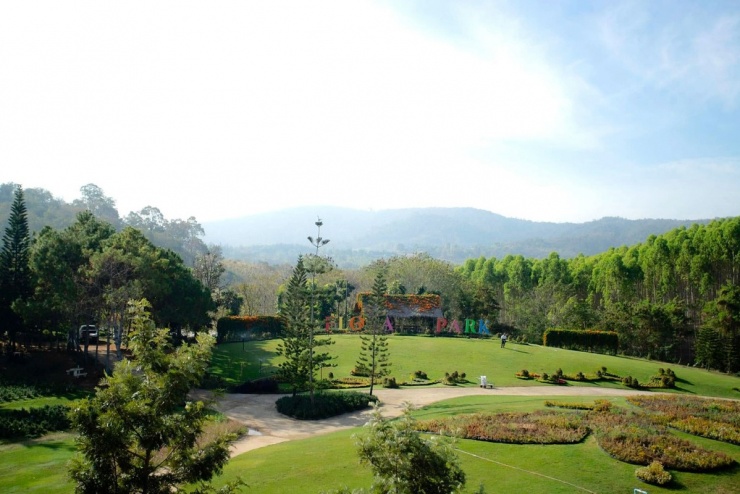 12 điểm đến được Bangkok Post giới thiệu, trải dài từ công viên, thác nước đến các hòn đảo, dựa trên tiêu chí gần gũi thiên nhiên, yên bình và cảnh quan ấn tượng.