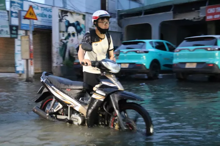 Hàng loạt xe chết máy.