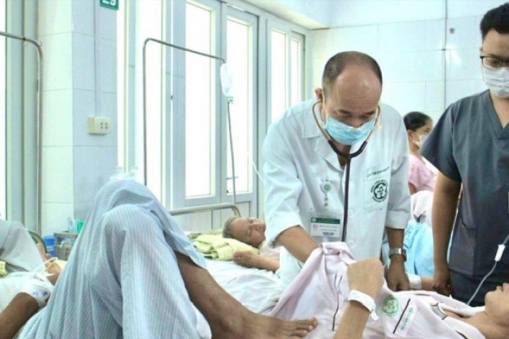 Sốt xuất huyết tăng mạnh, Hà Nội bước vào cao điểm dịch