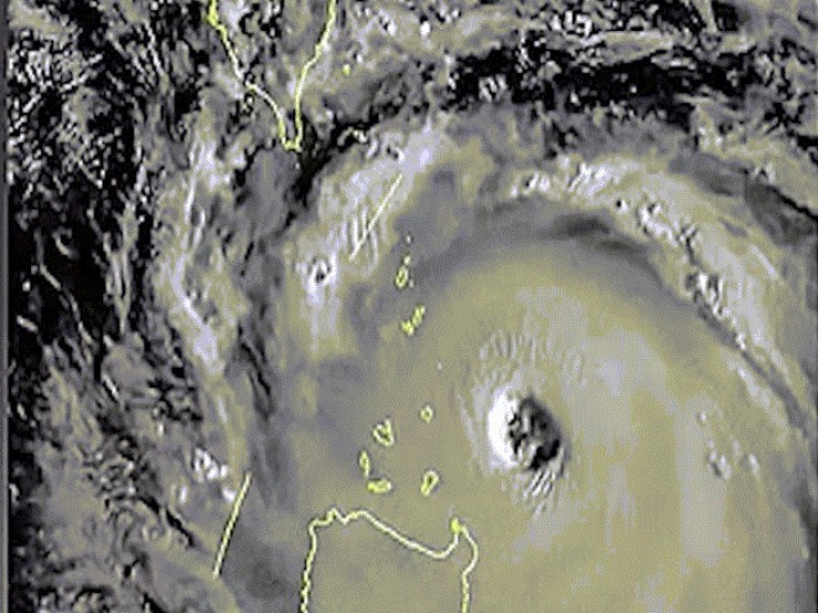“Quái vật” Phượng hoàng hình thành, cảnh báo bão mạnh cấp siêu bão