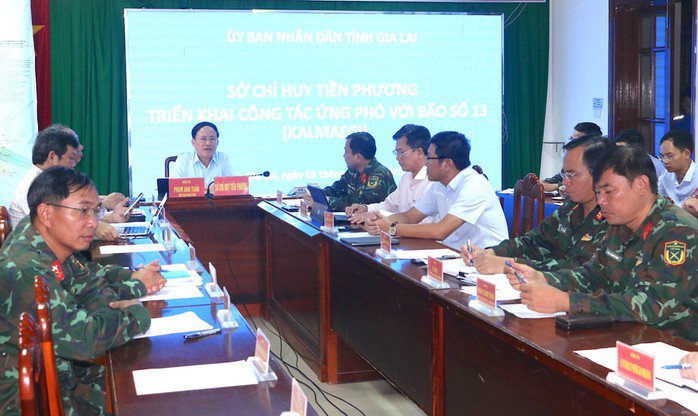 Quang cảnh cuộc họp tại trụ sở Ban Chỉ huy Phòng thủ Khu vực VI (An Nhơn Đông) tỉnh Gia Lai