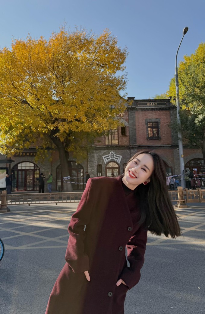 MC Ngô Mai Phương mê đắm mùa lá vàng ở Bắc Kinh (Trung Quốc).