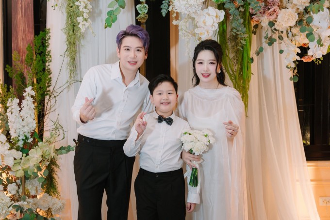 Vợ chồng "anh tài' Đỗ Hoàng Hiệp kỷ niệm 10 năm kết hôn.