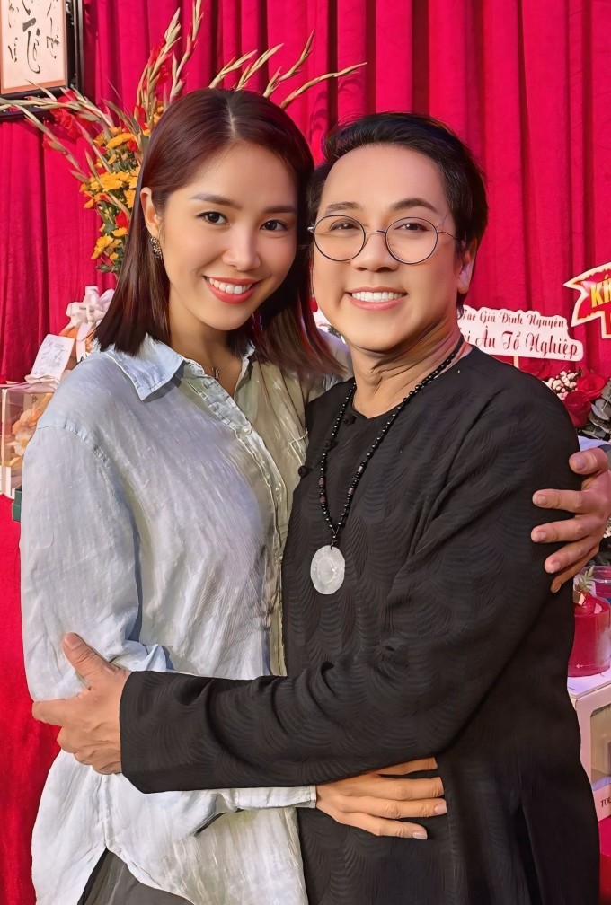 Lê Phương đăng ảnh mừng sinh nhật NSƯT Thành Lộc và nói ông là đàn anh mình kính trọng suốt đời.