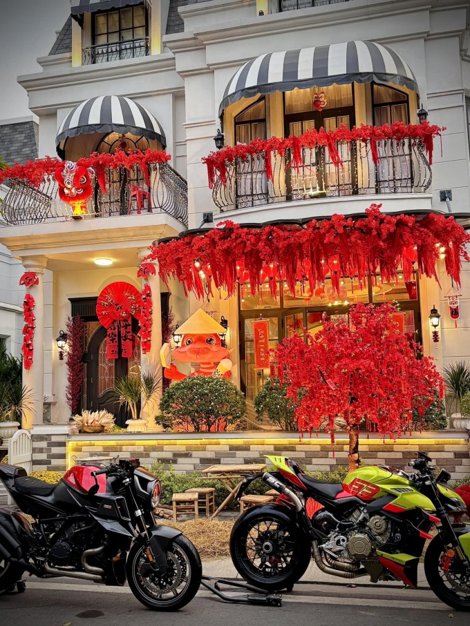 Nguyễn Quốc Vũ sống cùng bà xã Đoàn Di Băng và các con tại một biệt thự rộng 300 m2 ở quận 7 (TP HCM) trước khi bị bắt.