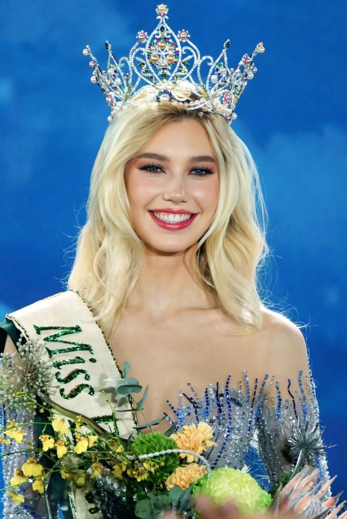 Natálie Puškinová giành chiến thắng thuyết phục trong đêm chung kết Miss Earth (Hoa hậu Trái đất) tối 5/11 tại Philippines. Cô được nhận xét có gương mặt sáng, vóc dáng cân đối, phong cách trình diễn tự tin và ứng xử sắc sảo. Trước chung kết, người đẹp Cộng hòa Czech được nhiều chuyên trang sắc đẹp dự đoán có khả năng đăng quang.
