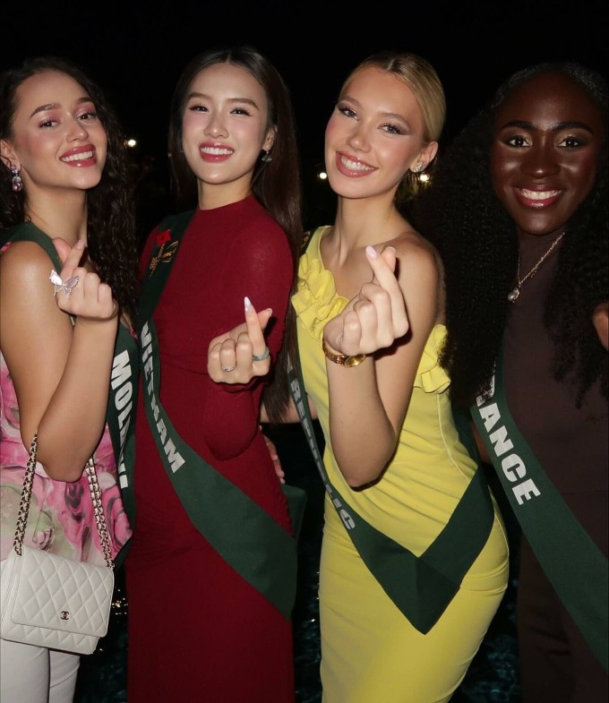 Mỹ nhân Cộng hòa Czech nổi bật bên các thí sinh.