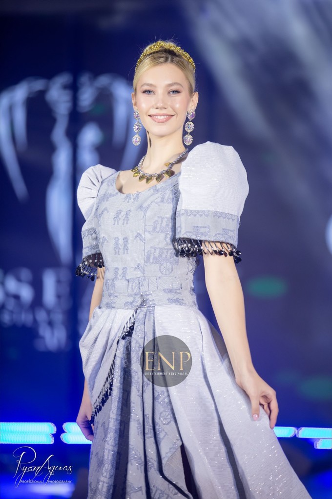 Tân hoa hậu 21 tuổi, cao 1,78 m, số đo ba vòng 79-62-94. Cô hiện là người mẫu và sinh viên tại Đại học Charles ở Prague, chuyên ngành truyền thông tiếp thị và quan hệ công chúng. Người đẹp đang sống cùng mẹ tại một trang trại ở ngoại ô Prague.