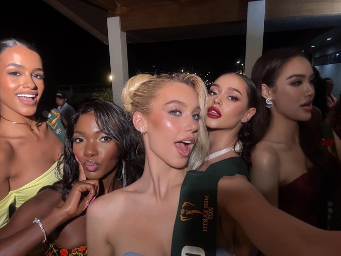 Natálie thể hiện là một cô gái thân thiện, năng động. Cô có sở thích du lịch và khám phá các nền văn hóa mới.