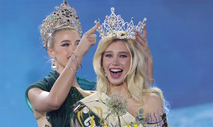 Natálie trình diễn trong chung kết