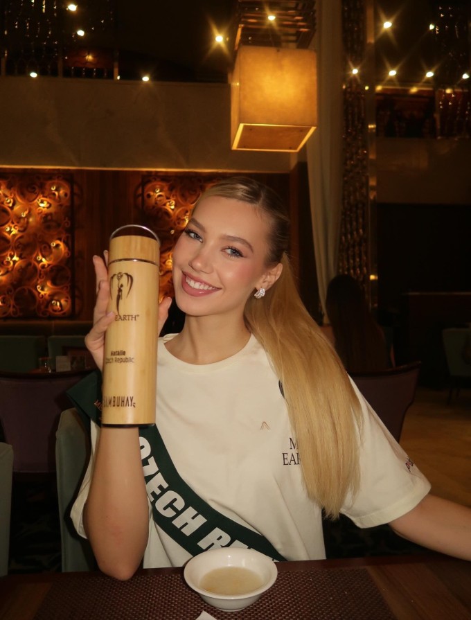 Nhan sắc của tân Hoa hậu Trái đất - 15