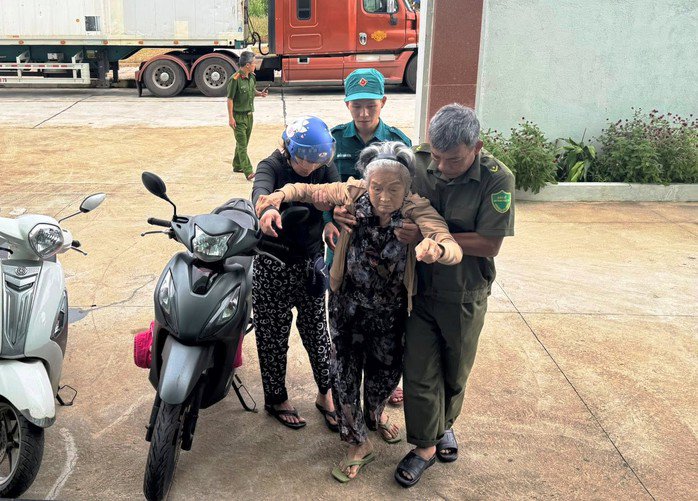 Sơ tán người dân tránh bão số 13 Kalmaegi