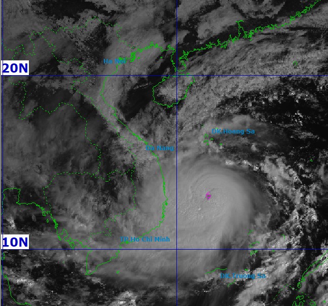Bão số 13 đã mạnh lên cấp 15, gần cấp siêu bão - 1