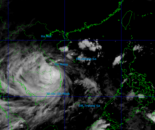Ảnh vệ tinh bão số 13 lúc 22h ngày 6/11. Nguồn: NCHMF