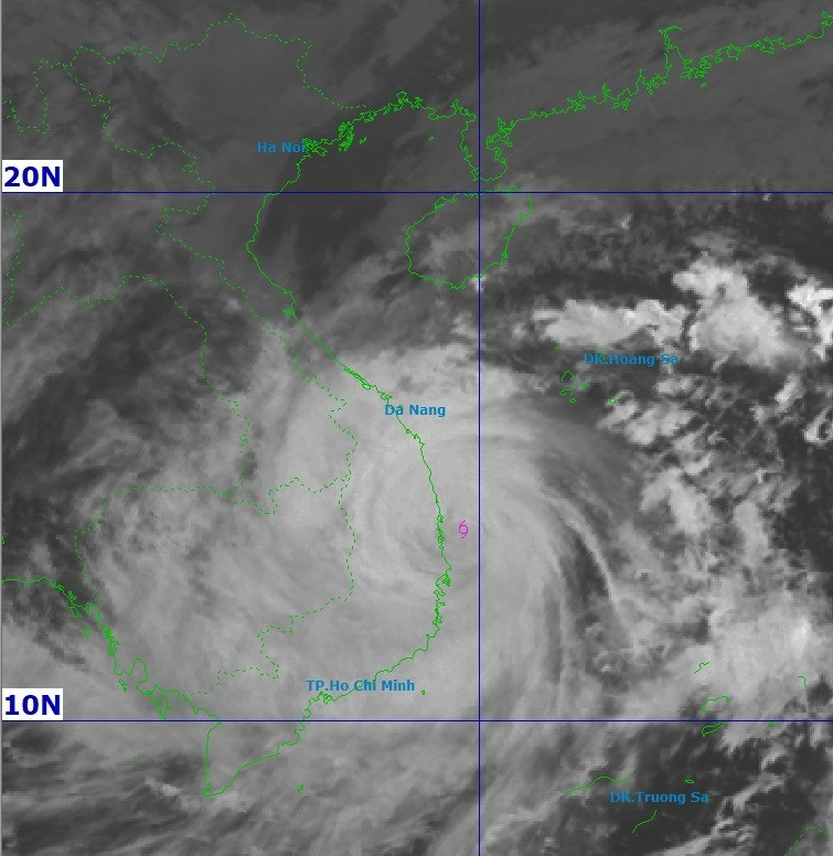 Hình ảnh vệ tinh cơn bão lúc 17h hôm nay. Ảnh: NCHMF