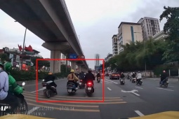 Xe máy - Xe đạp - Clip: Phẫn nộ thanh niên chuyển làn ẩu tạt ngã cô gái rồi phóng ga bỏ chạy