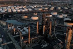 Giá dầu mất đà, nguy cơ rơi sâu khi dư cung chưa dừng lại