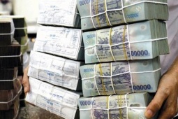 Tin tức trong ngày - Nhận 2 thùng tiền của nữ doanh nhân, cựu cán bộ TAND Tối cao hầu toà