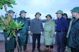 Tin tức trong ngày - Bão số 13 tiếp tục mạnh lên, vượt dự báo trước đó