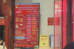 Giá vàng giảm hàng chục triệu đồng từ mức đỉnh, có nên mua “bắt đáy” ngay không?