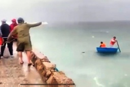 Người đàn ông nhảy xuống biển tự tử khi bão số 13 Kalmaegi sắp đổ bộ