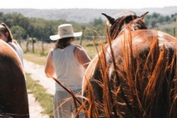 Người phụ nữ sống 10 năm không tiêu một đồng nào nhờ bí quyết có "1-0-2"