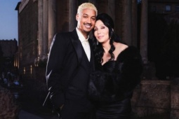 Bạn trai khen Cher có tâm hồn tươi trẻ