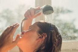 Sức khỏe đời sống - 9 nguyên tắc vàng khi tắm trong mùa lạnh để không rước bệnh
